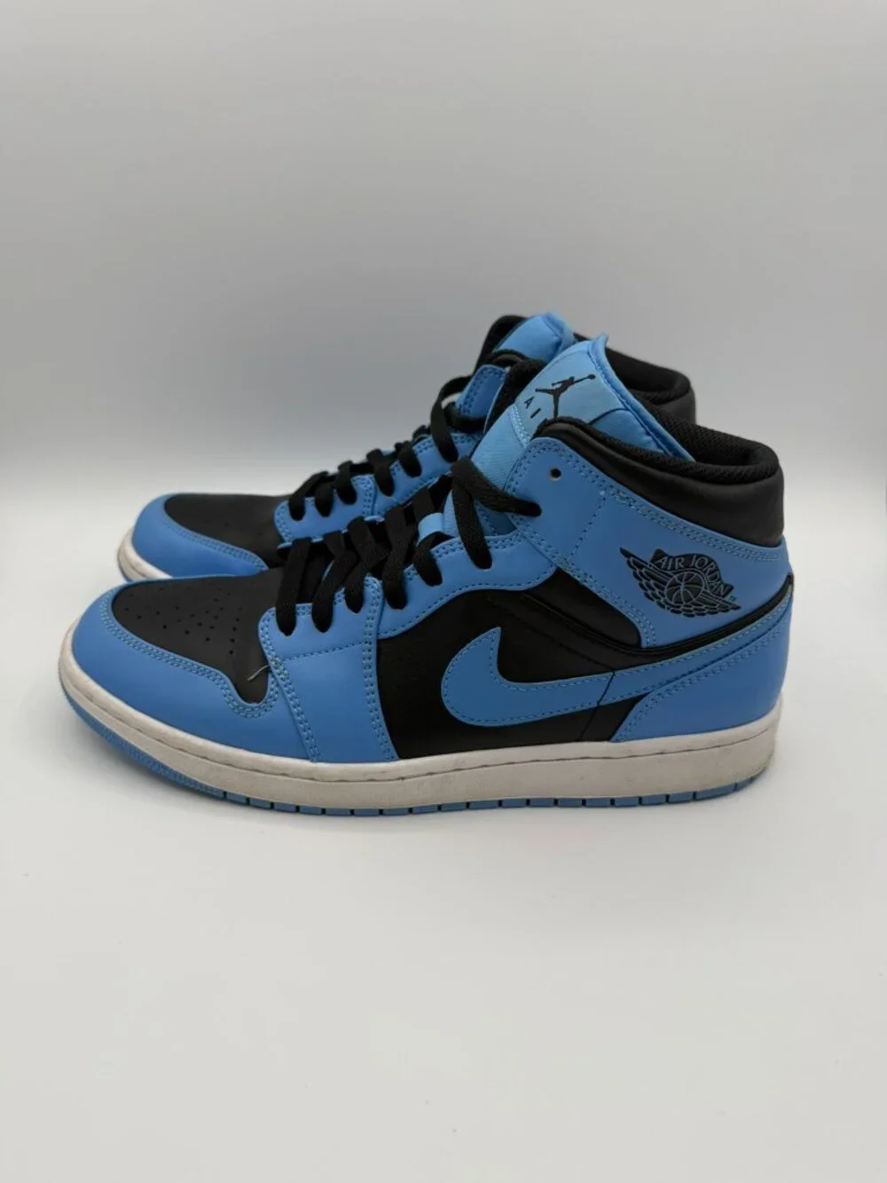 AIR JORDAN 1 MID UNIVERSITY BLUE BLACK SIZE 10 DQ8426-401 No Box